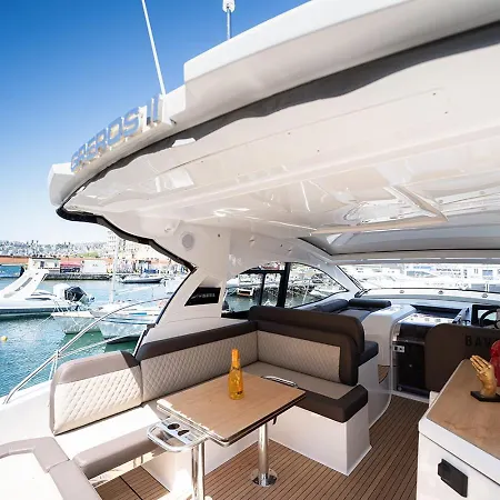 Greros Yacht By Clapa H.&g Group Botel *